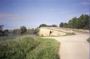 De romaanse brug van Itero over de Pisuerga