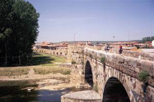 De brug bij Hospital de &Oacute;rbigo
