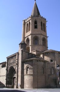 De kerk van Santa Mar&iacute;a la Real in Sang&uuml;esa